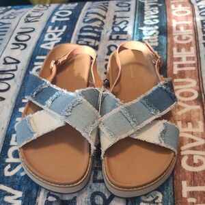 NWT AMERICAN EAGLE DENIM CRISS CROSS SANDALS